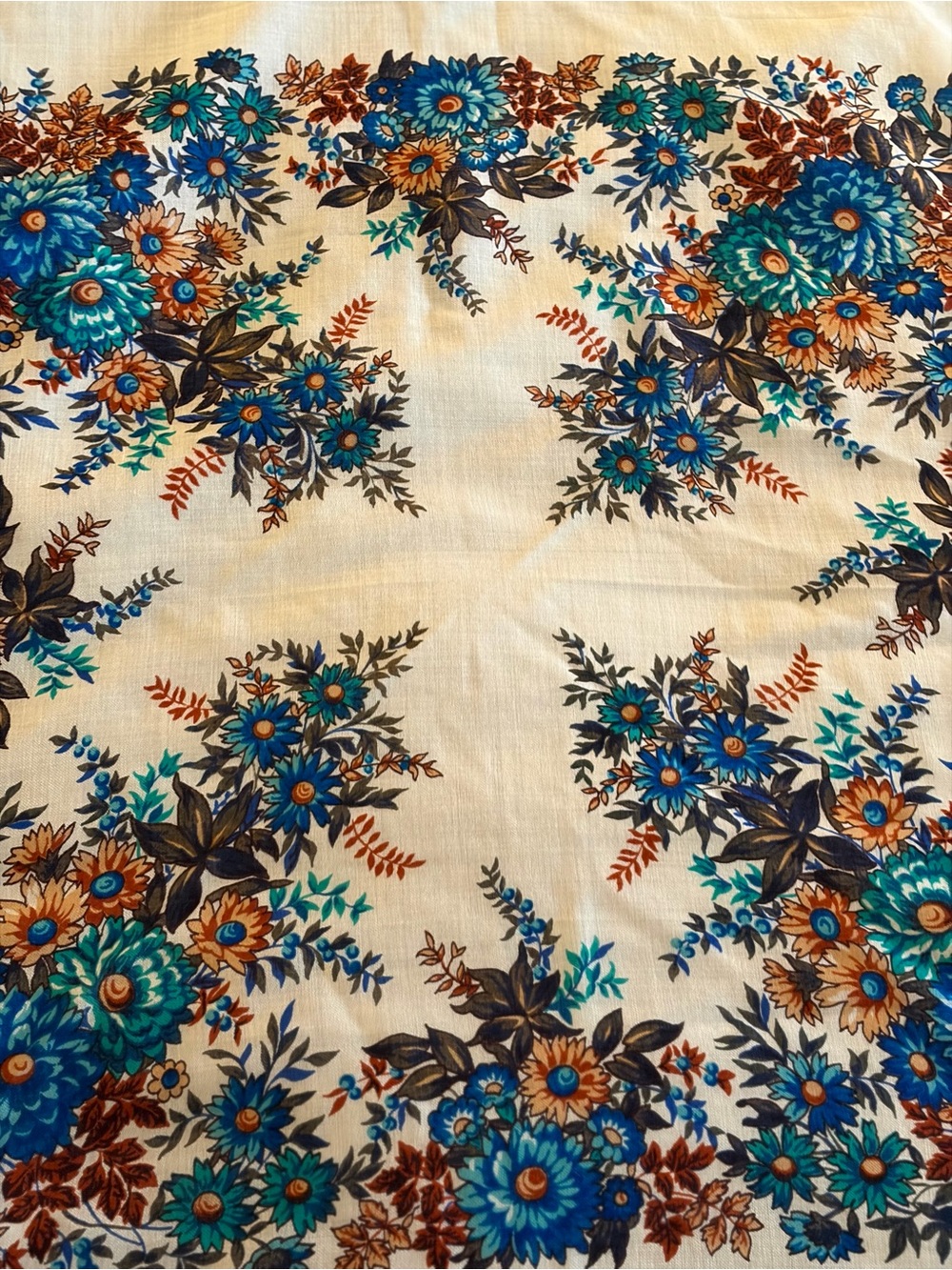Pavlovo Posad wool shawl